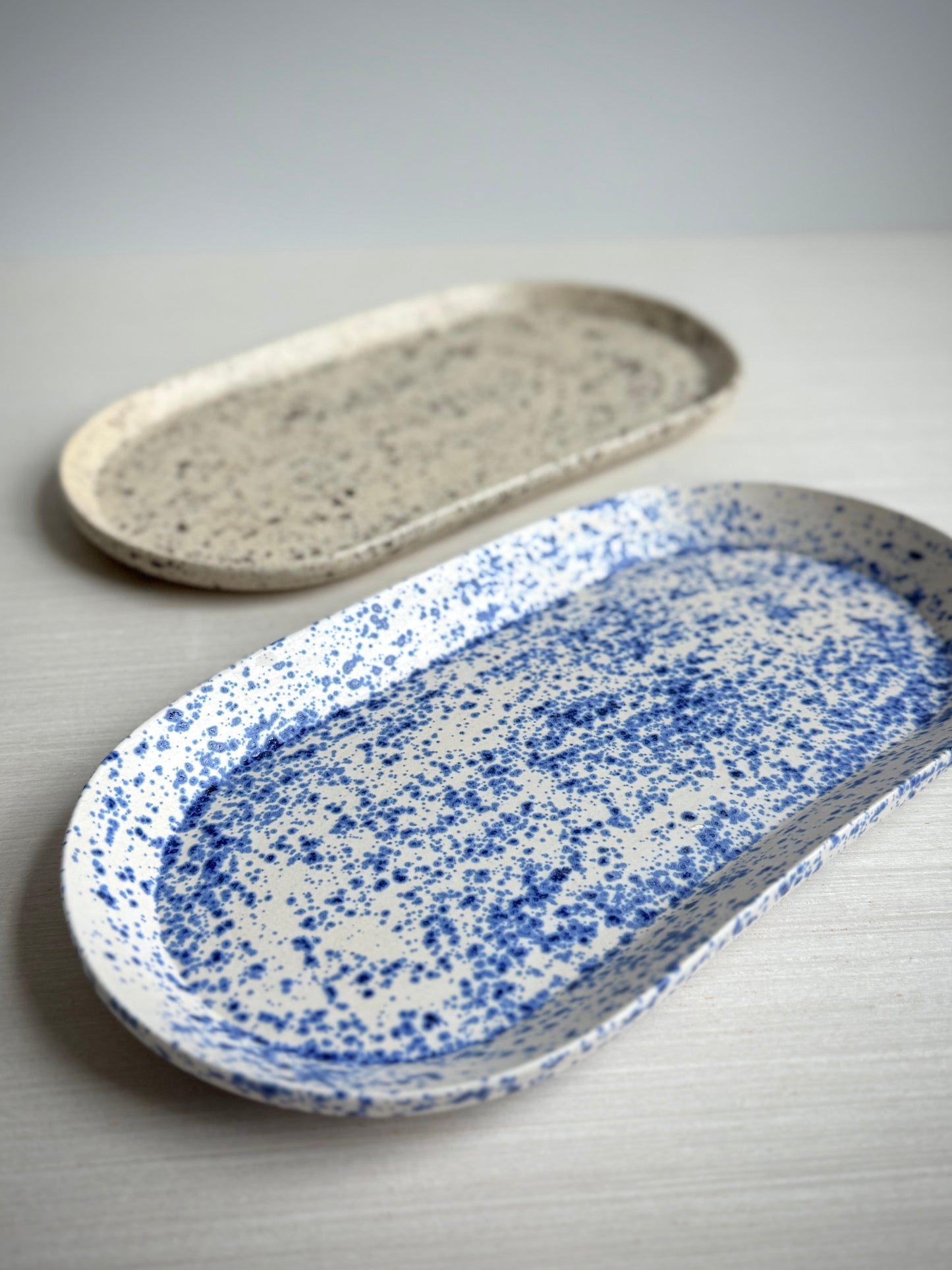 Oval plate L