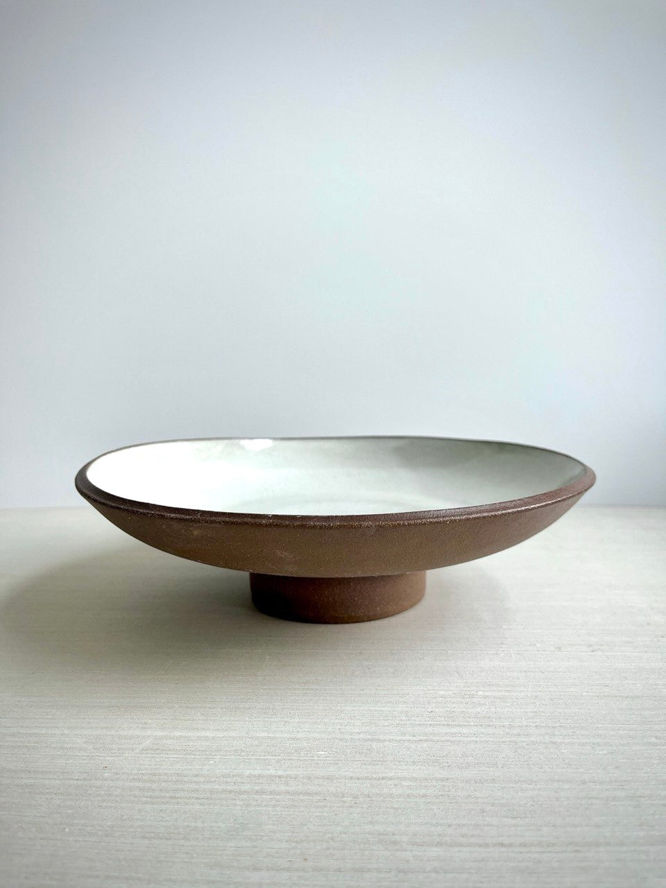 Pedestal serving bowl