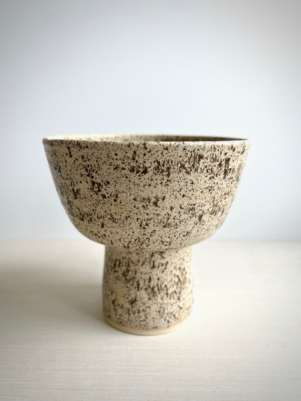 Pedestal bowl