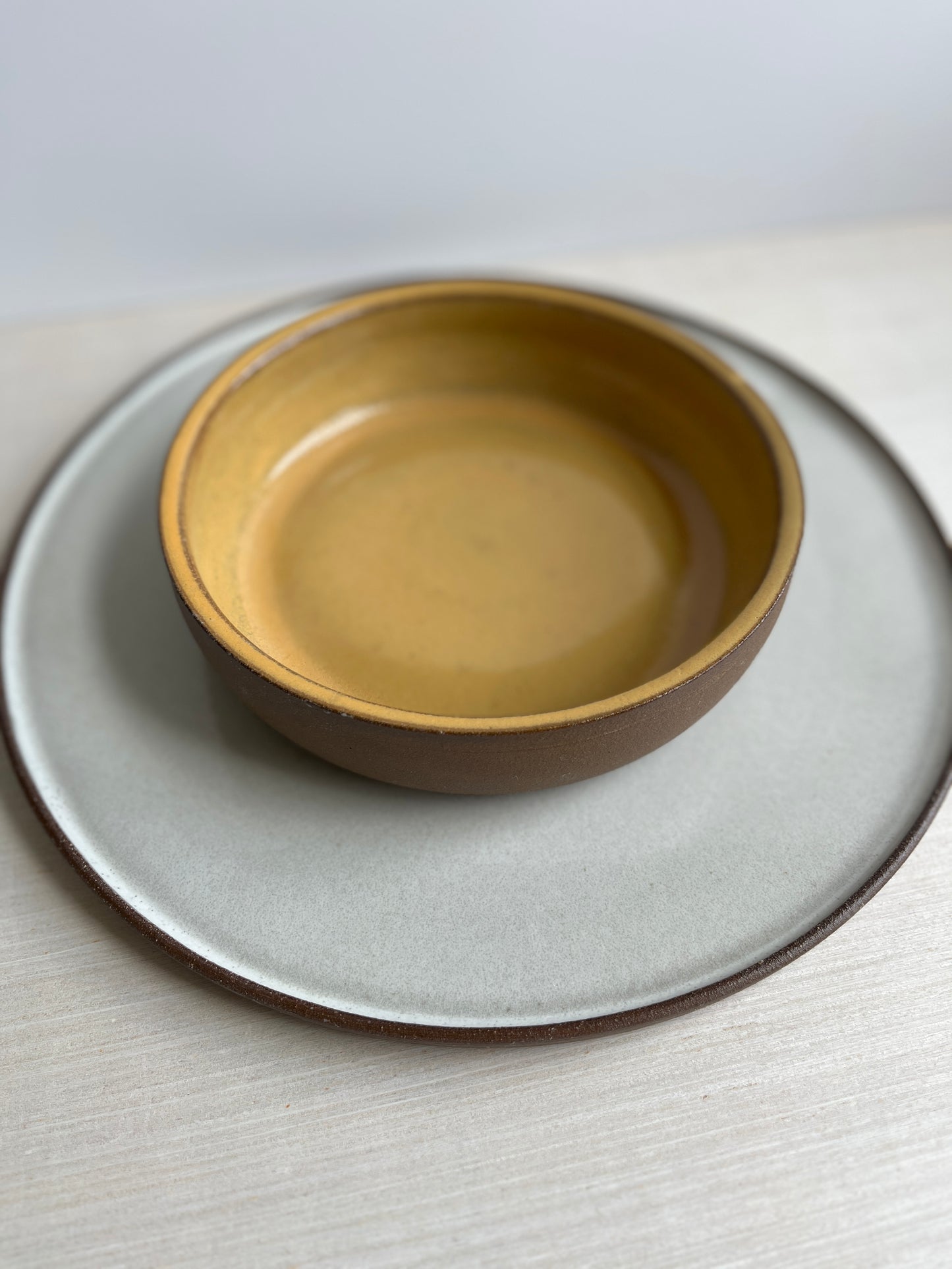 White & brown serving plate