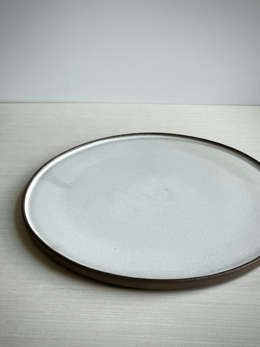 White & brown serving plate